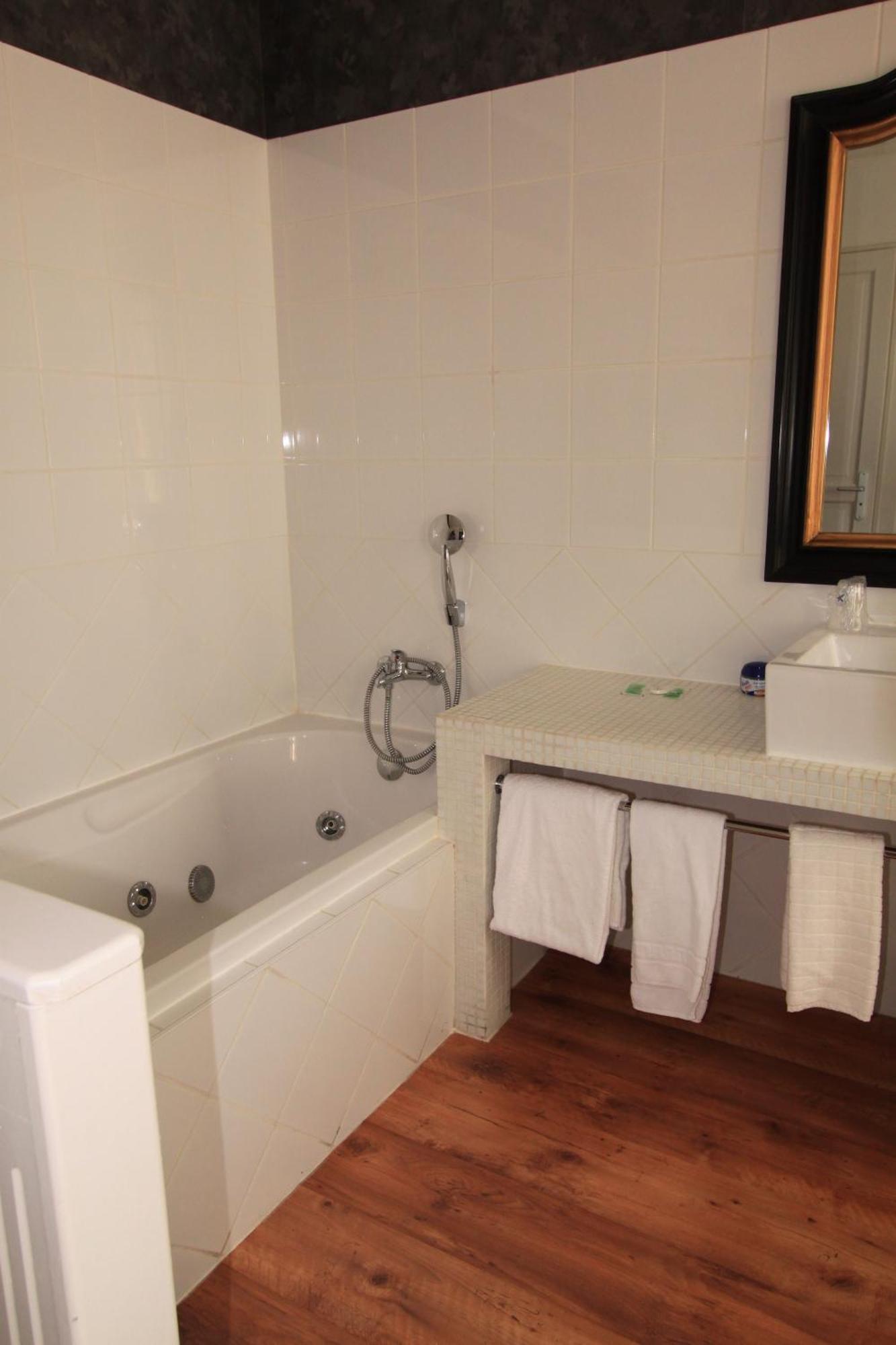 Hotel Le 5 Martigues Buitenkant foto