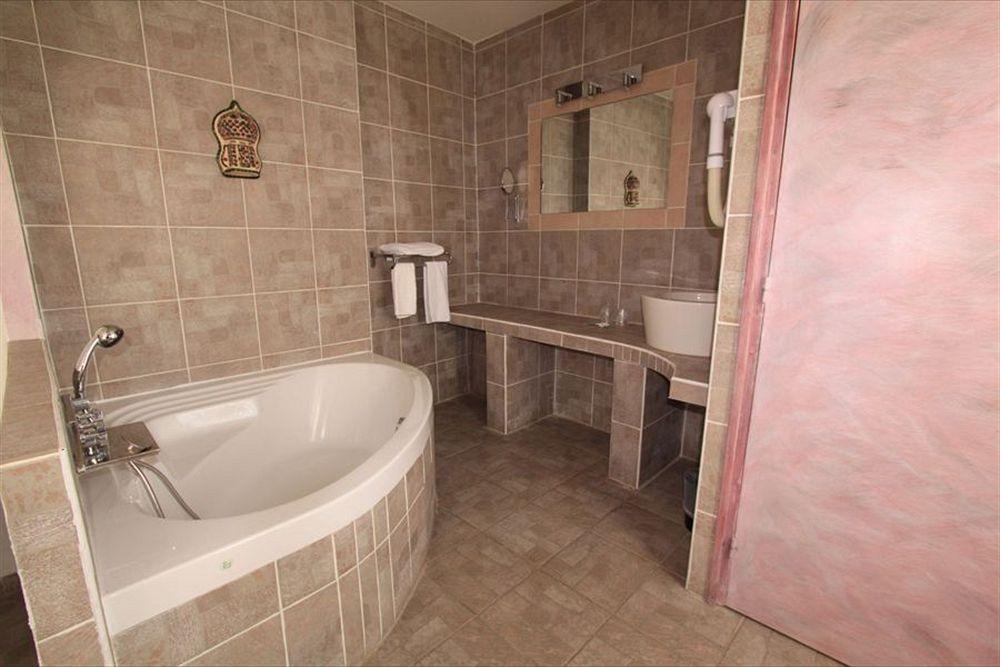 Hotel Le 5 Martigues Buitenkant foto
