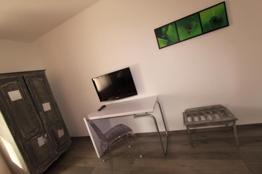 Hotel Le 5 Martigues Kamer foto